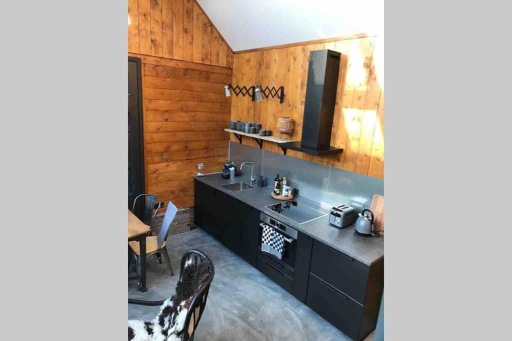 Uniek Houten Huis Nabij Bos En Plassen Hollandsche Rading 외부 사진