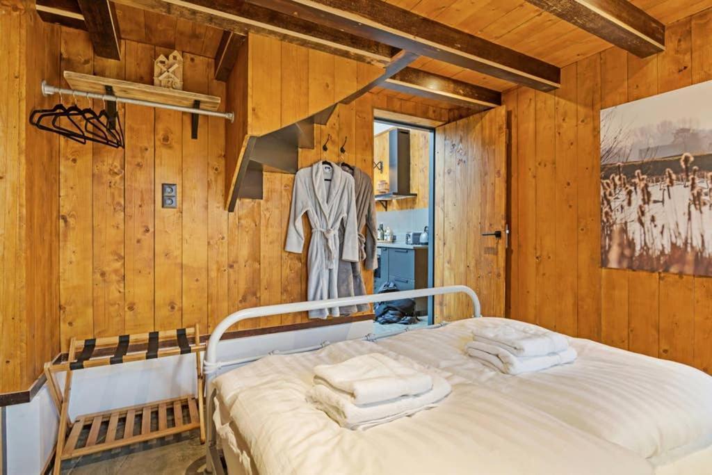 Uniek Houten Huis Nabij Bos En Plassen Hollandsche Rading 외부 사진